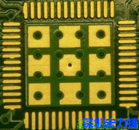 這個通孔的設計勉強可以接受，只剩下正中間一個通孔沒有塞孔，而且孔徑也變小了。