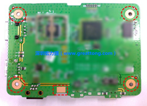 雷射后。使用雷射(Laser)去除綠漆后的效果。