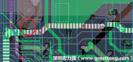 慢慢確認CAF發(fā)生的位置后，可以配合Gerber查看PCB的結構是否有通孔太近或是線路太近的問題。