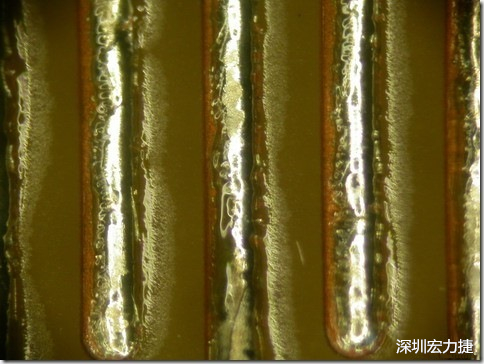 經(jīng)過168小時(shí)的高溫高濕環(huán)境實(shí)驗(yàn)后，此錫膏的最低SIR還可達(dá)到500,000,000 ohms，取LOG10為108.70，但是可以看到焊錫的邊上還有未吃錫的露銅，表示其吃錫狀況比較差