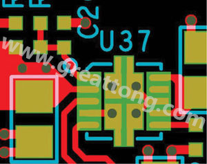 因孔徑過(guò)大，焊料沿孔壁爬溢流出