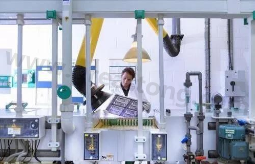 理想狀態(tài)下自動(dòng)化生產(chǎn)線大約能節(jié)省傳統(tǒng)企業(yè)50%的人力成本，良率可提升至98%。