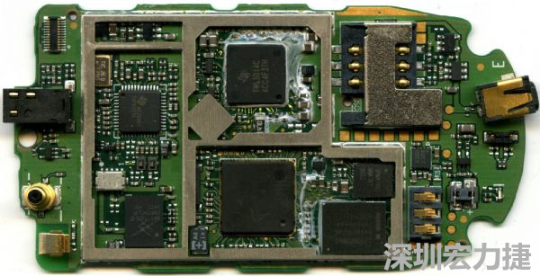 在射頻、核心處理器、高速記憶體等高頻元件區(qū)塊，可使用金屬屏蔽方式改善產(chǎn)品EMI影響問題。