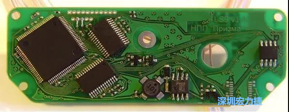 圖5：帶旋轉(zhuǎn)芯片功能的任意角度布線是給這種電路板布線的唯一方法。